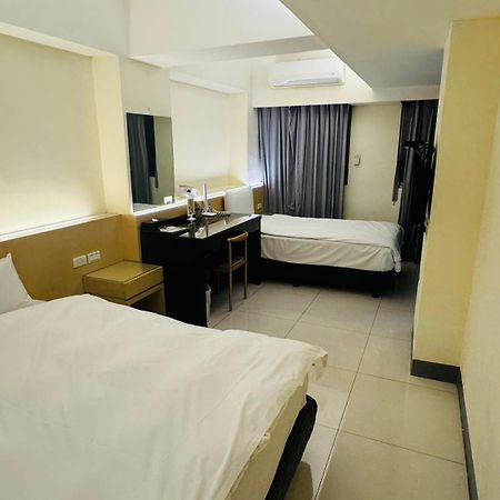 Kiwi Express Hotel - Kaohsiung Station Esterno foto