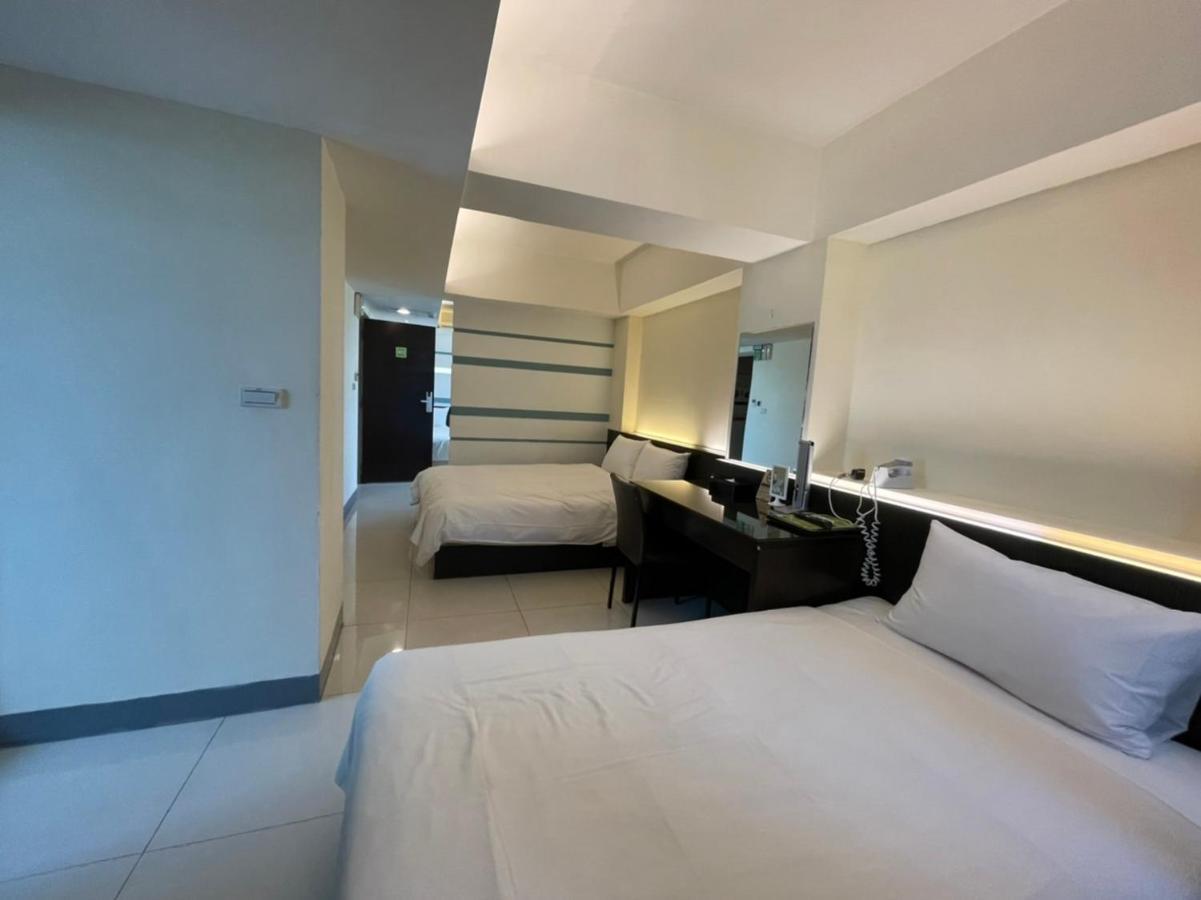 Kiwi Express Hotel - Kaohsiung Station Esterno foto