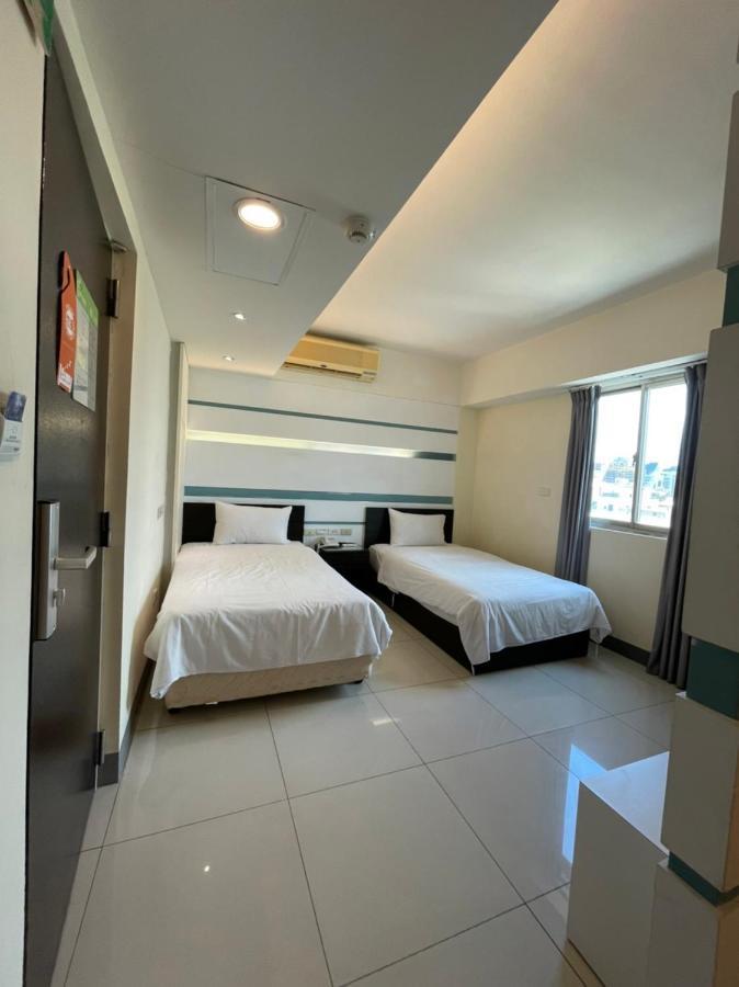 Kiwi Express Hotel - Kaohsiung Station Esterno foto