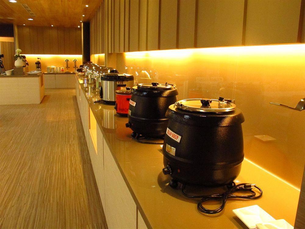Kiwi Express Hotel - Kaohsiung Station Esterno foto