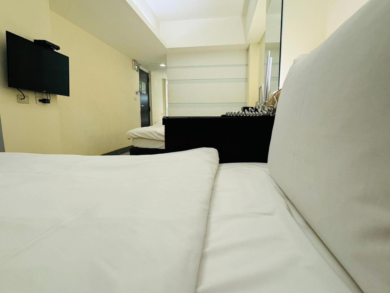 Kiwi Express Hotel - Kaohsiung Station Esterno foto