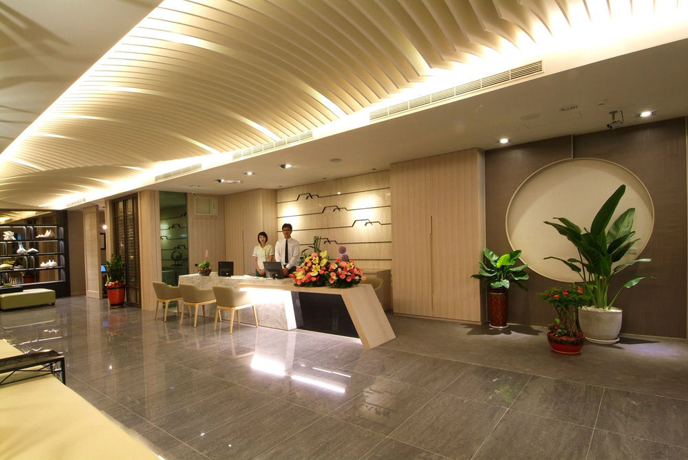 Kiwi Express Hotel - Kaohsiung Station Esterno foto