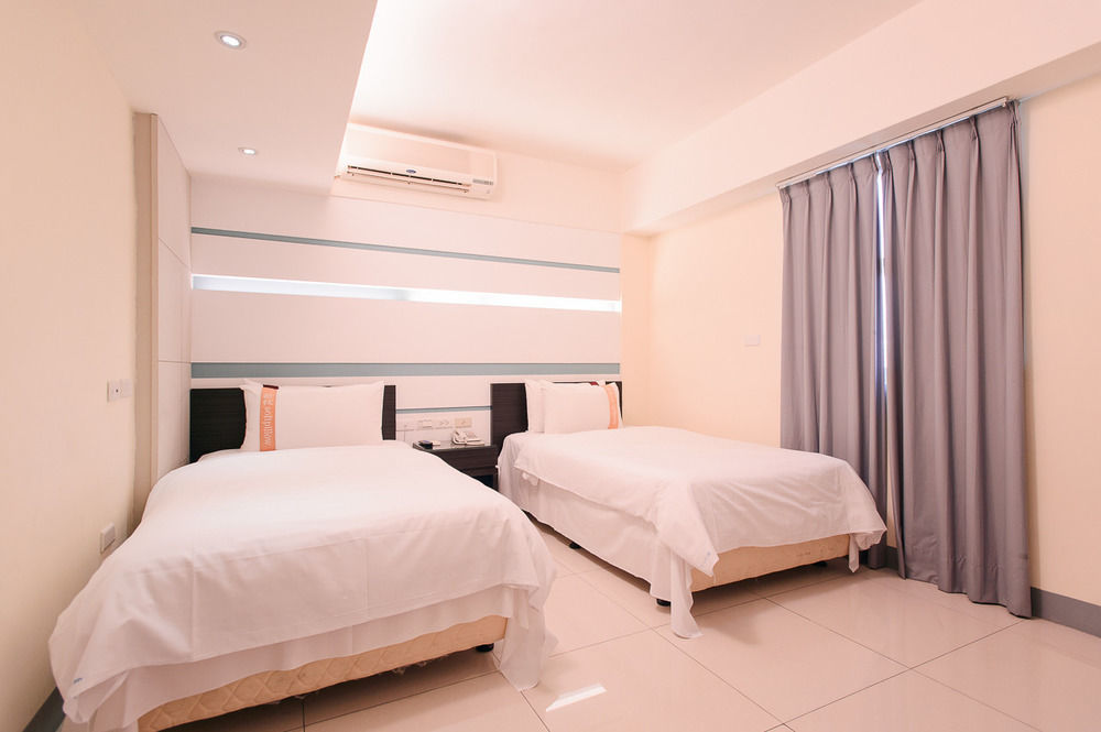 Kiwi Express Hotel - Kaohsiung Station Esterno foto