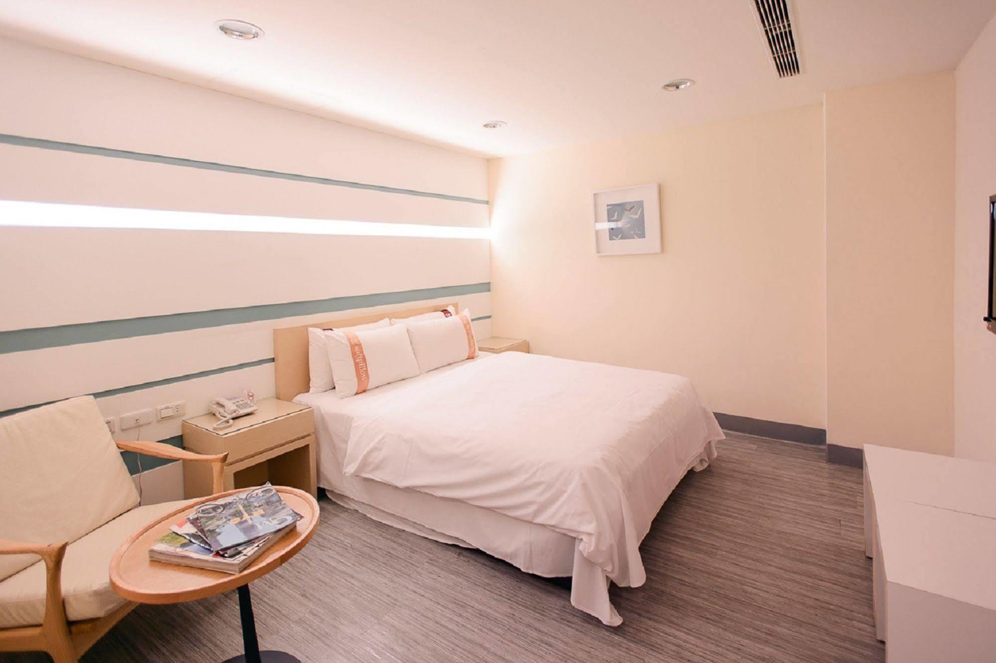 Kiwi Express Hotel - Kaohsiung Station Esterno foto
