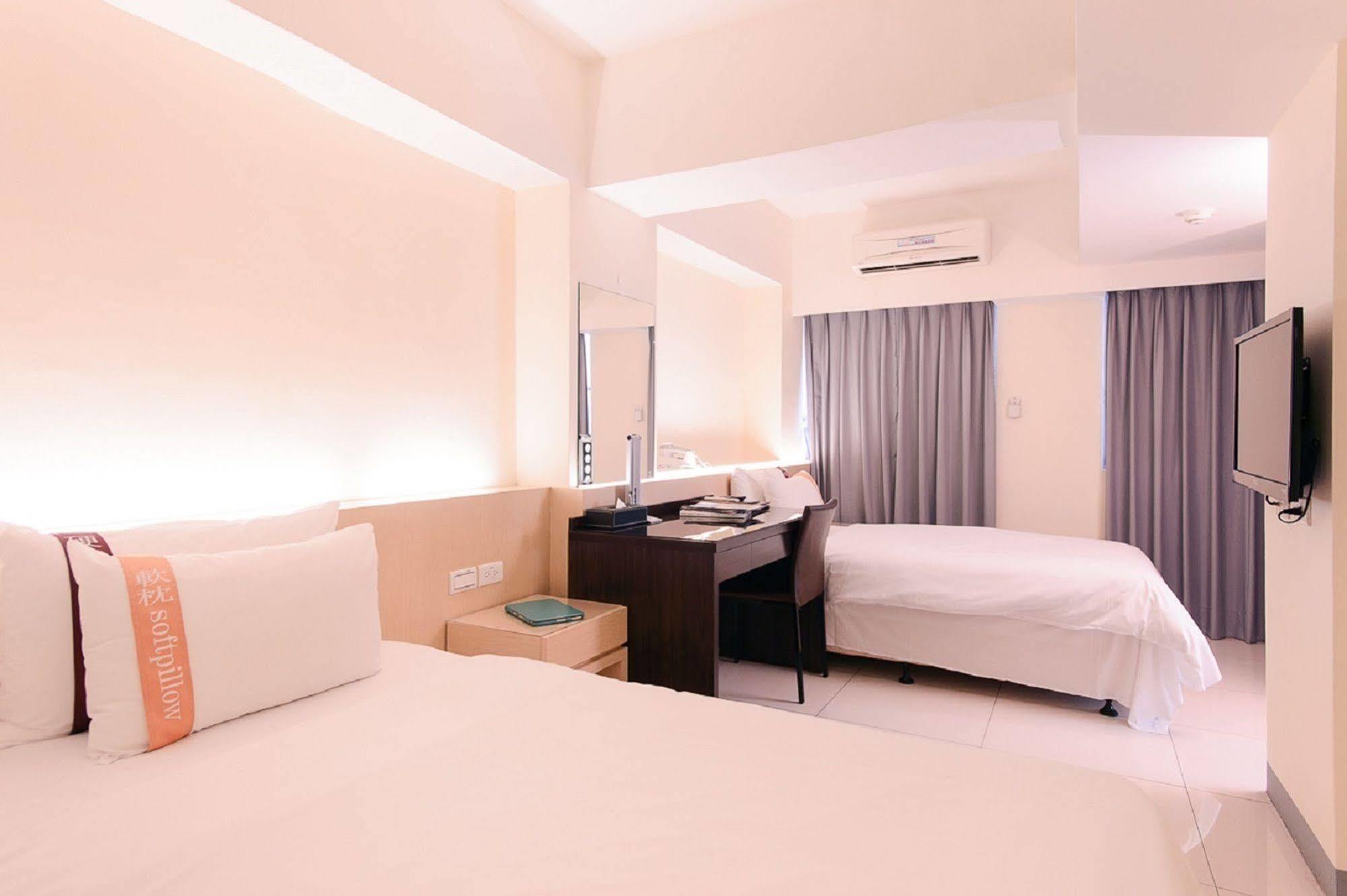 Kiwi Express Hotel - Kaohsiung Station Esterno foto