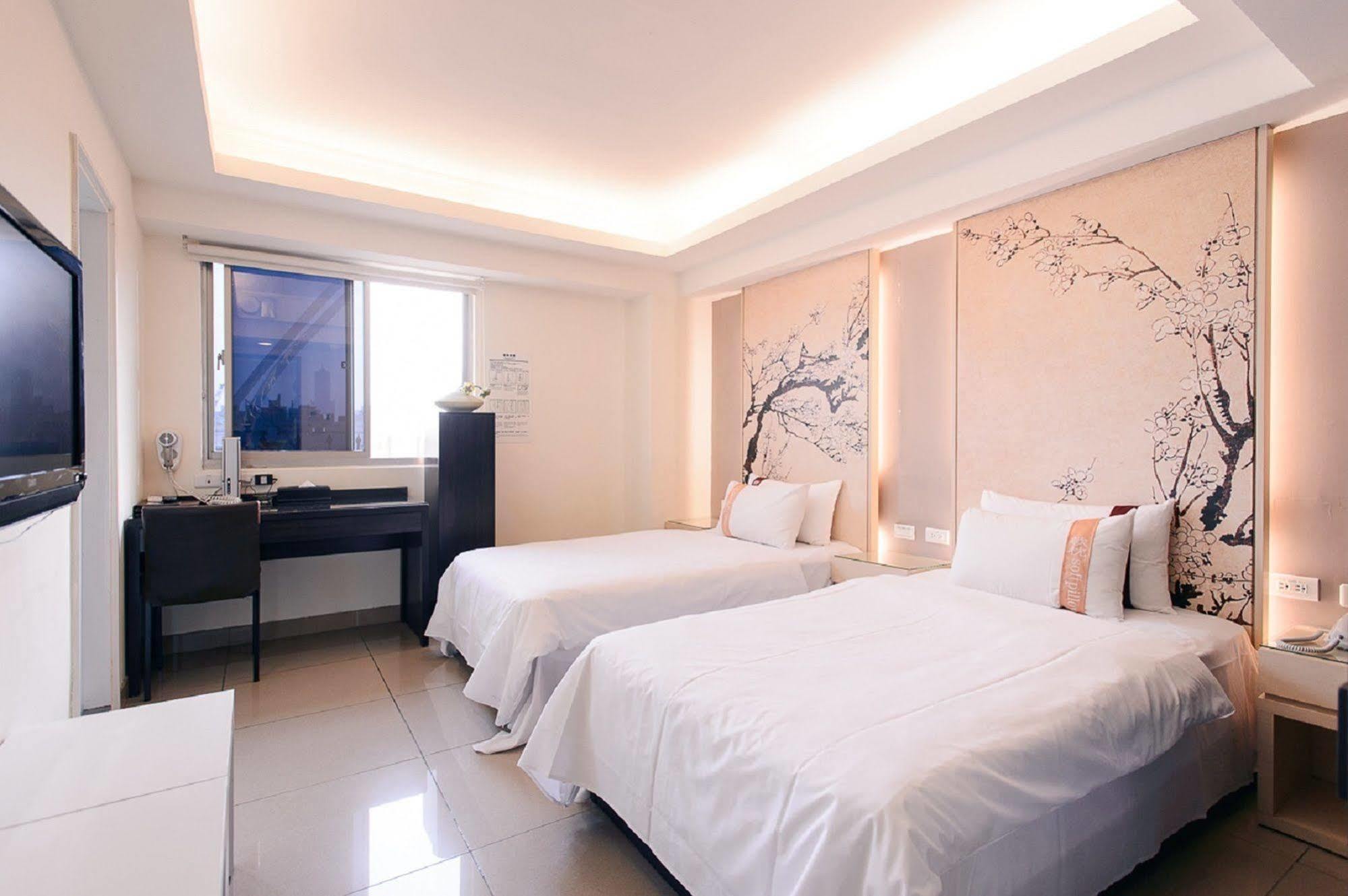 Kiwi Express Hotel - Kaohsiung Station Esterno foto