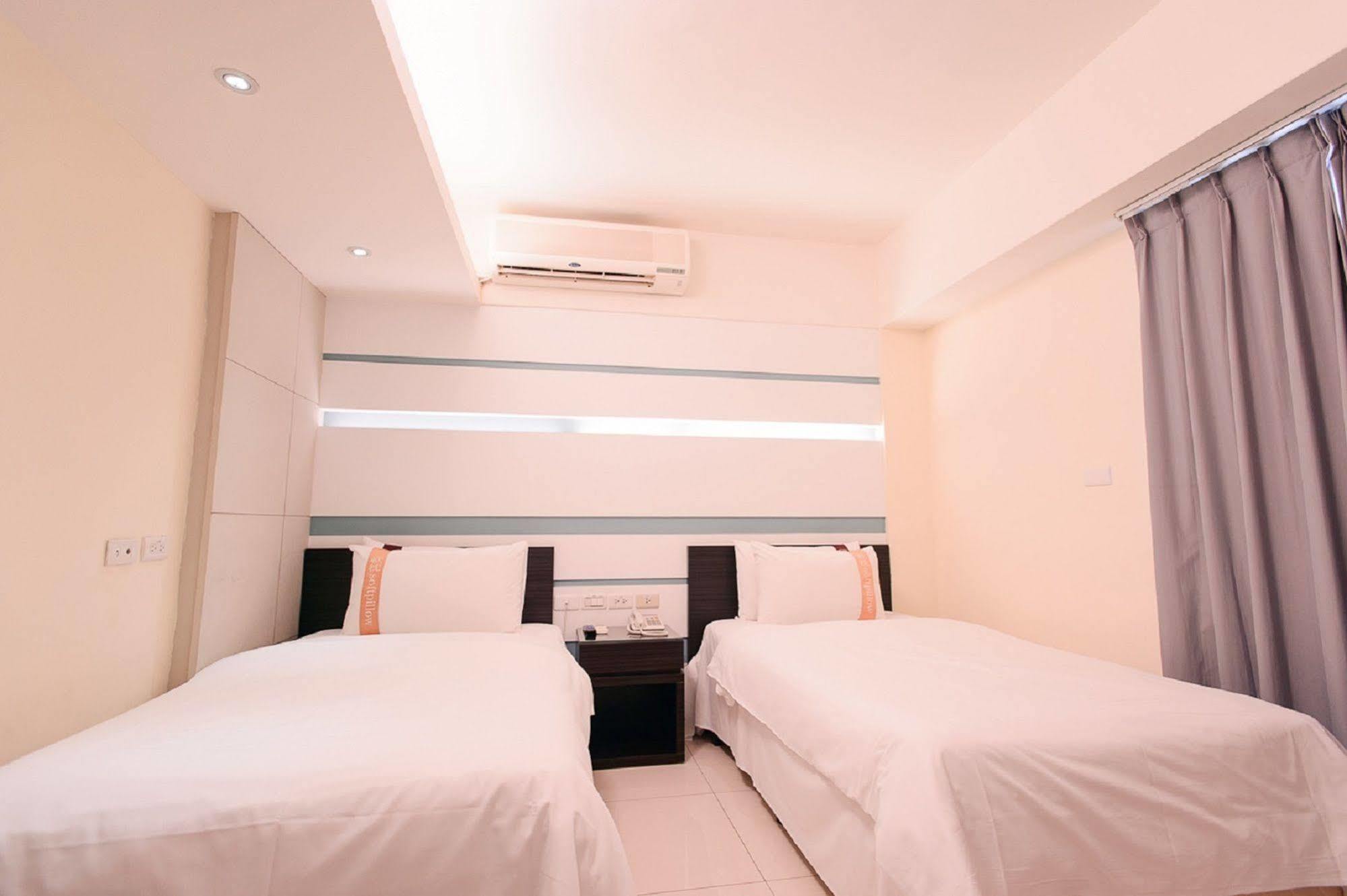 Kiwi Express Hotel - Kaohsiung Station Esterno foto