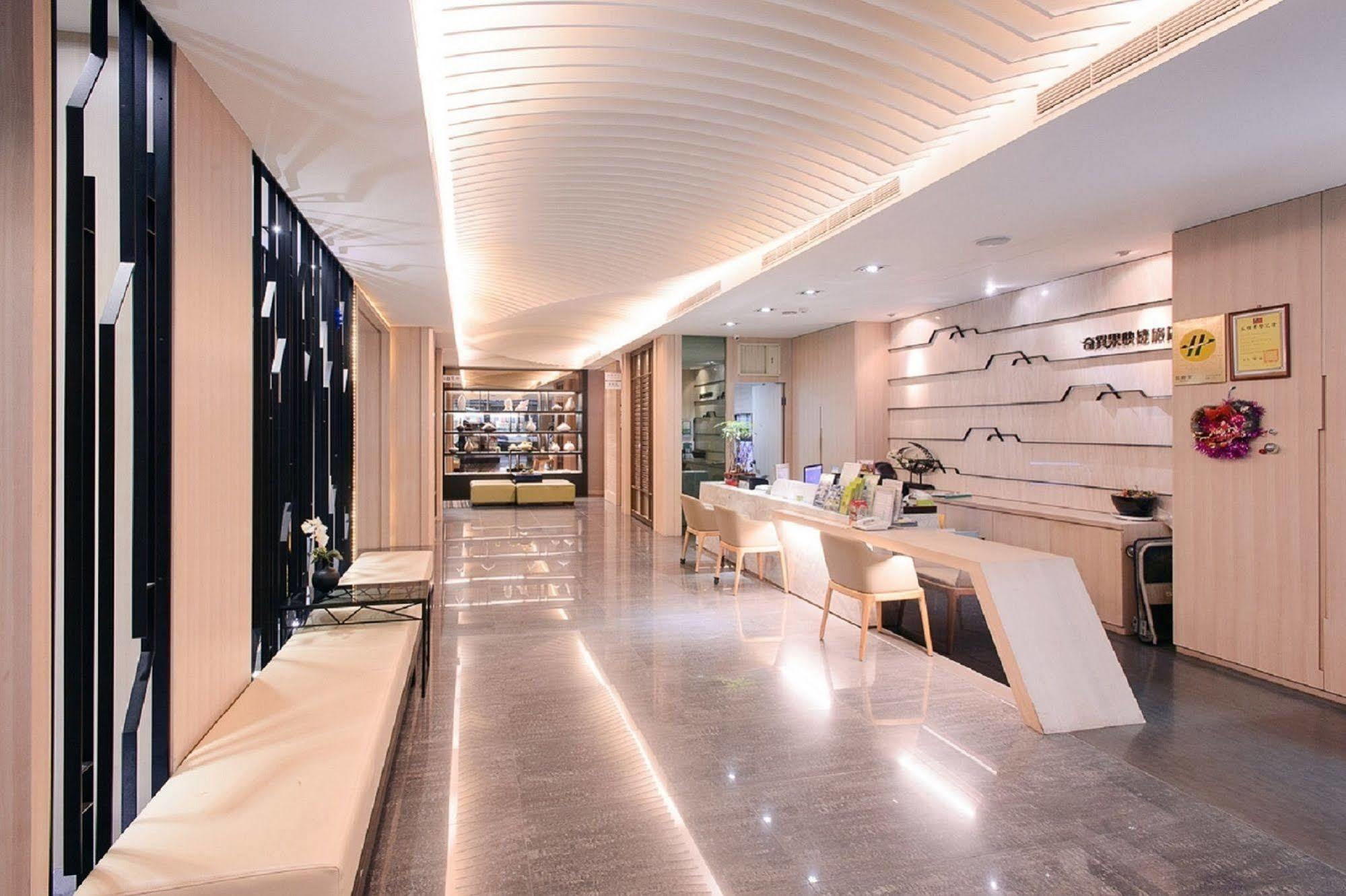 Kiwi Express Hotel - Kaohsiung Station Esterno foto