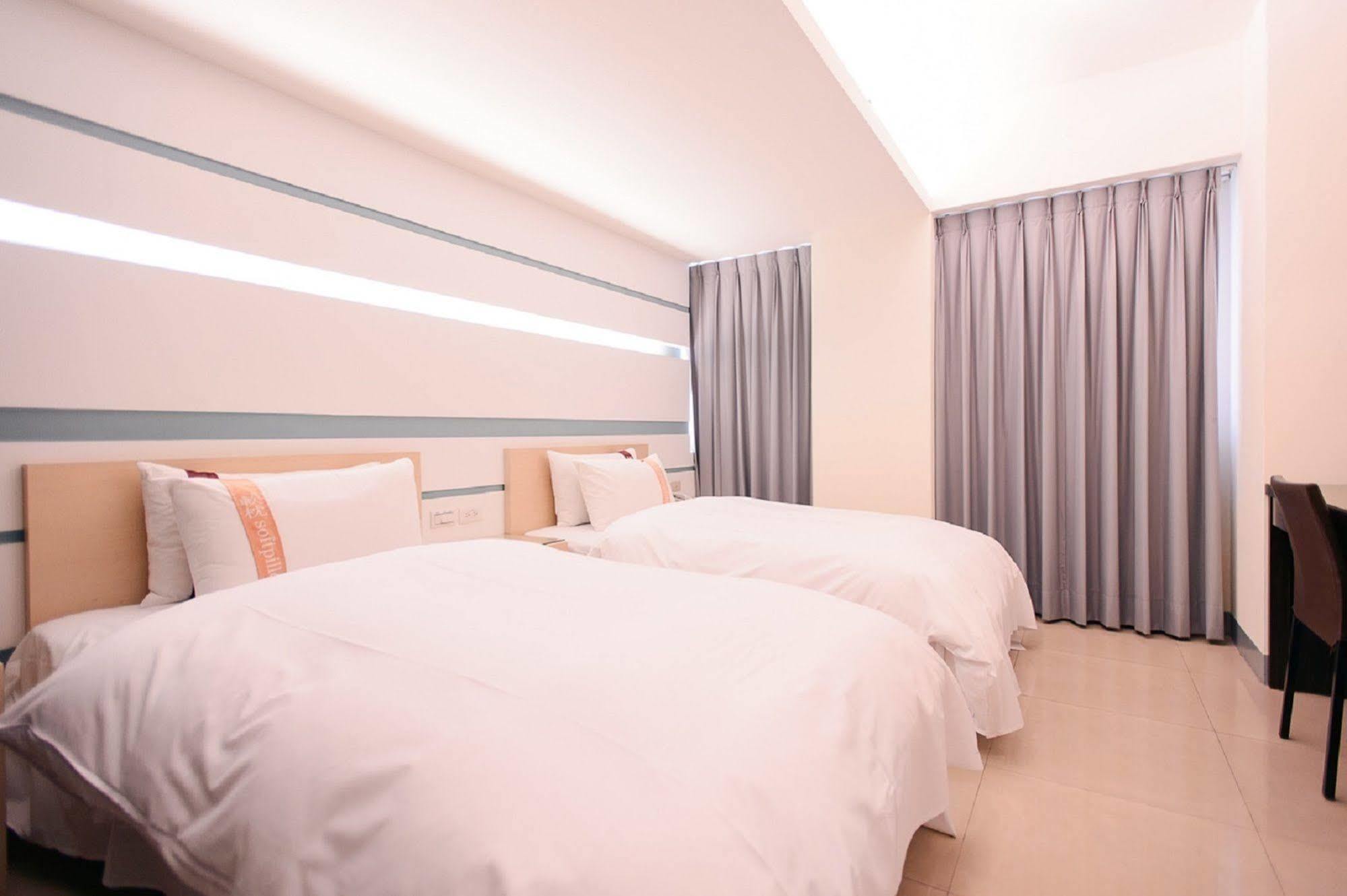 Kiwi Express Hotel - Kaohsiung Station Esterno foto