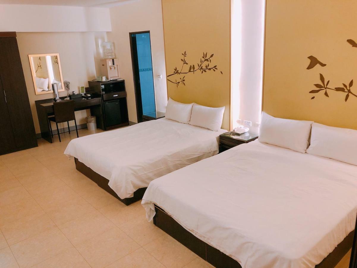 Kiwi Express Hotel - Kaohsiung Station Esterno foto