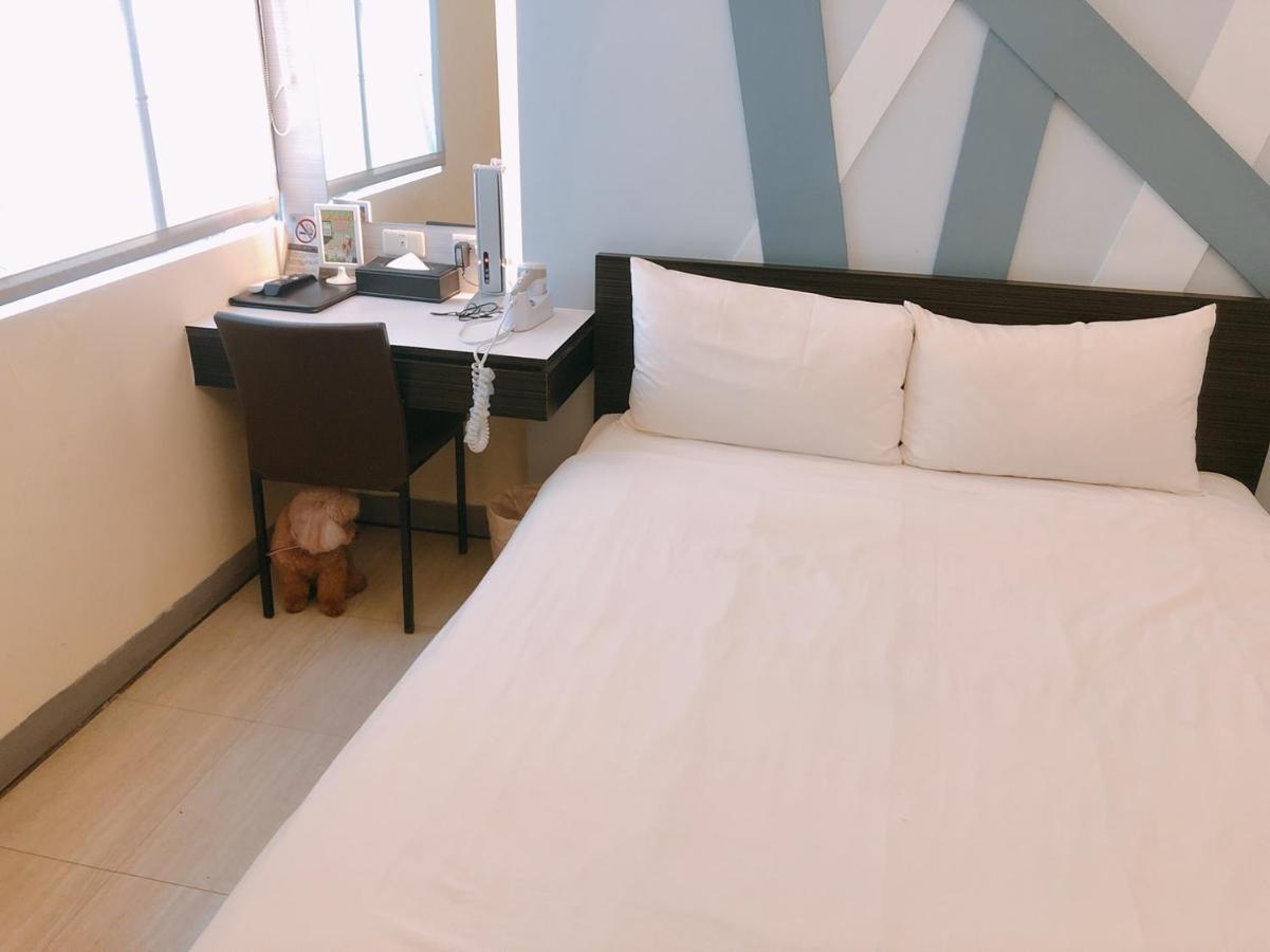 Kiwi Express Hotel - Kaohsiung Station Esterno foto